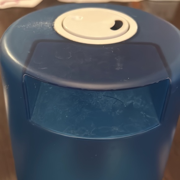 2 Blue Humidifiers - Picture 11 of 11